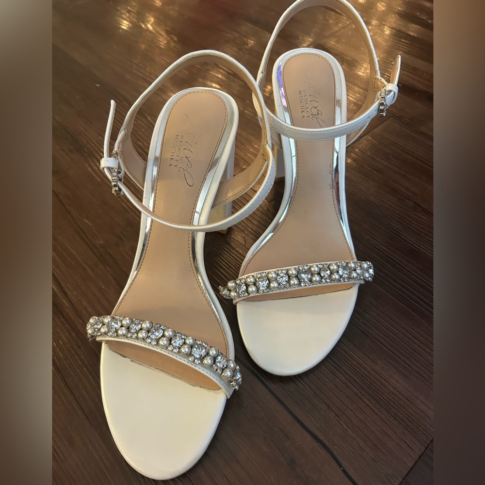Dee Ankle Strap Sandal Jewel Badgley Mischka Size 7.5 White
